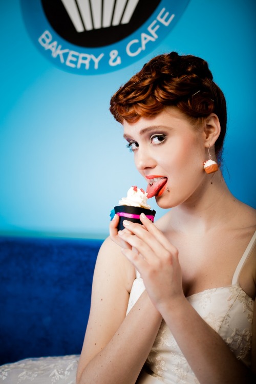 Panna Młoda w stylu pin up girl - sesja zdjęciowa